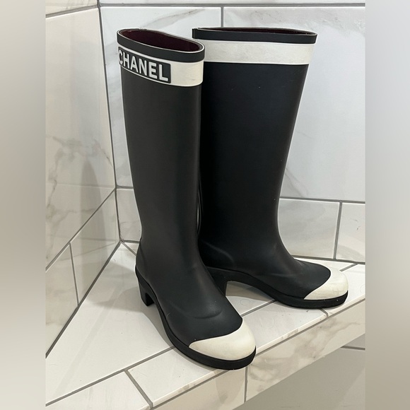 Authentic Chanel rain boots like new Size 38 Original owner - Picture 1 of 9